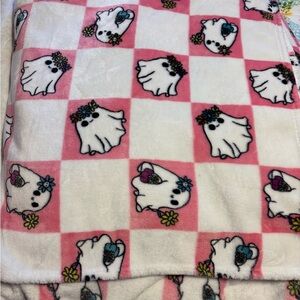 Pink and White Ghost Print Plush Blanket